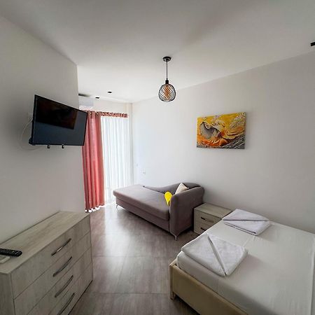 Eden Hotel Shëngjin Екстериор снимка