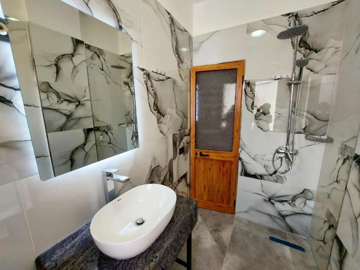 Eden Hotel Shëngjin Екстериор снимка