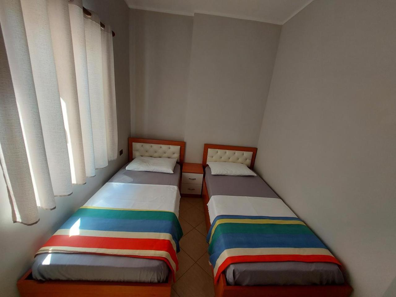Eden Hotel Shëngjin Екстериор снимка