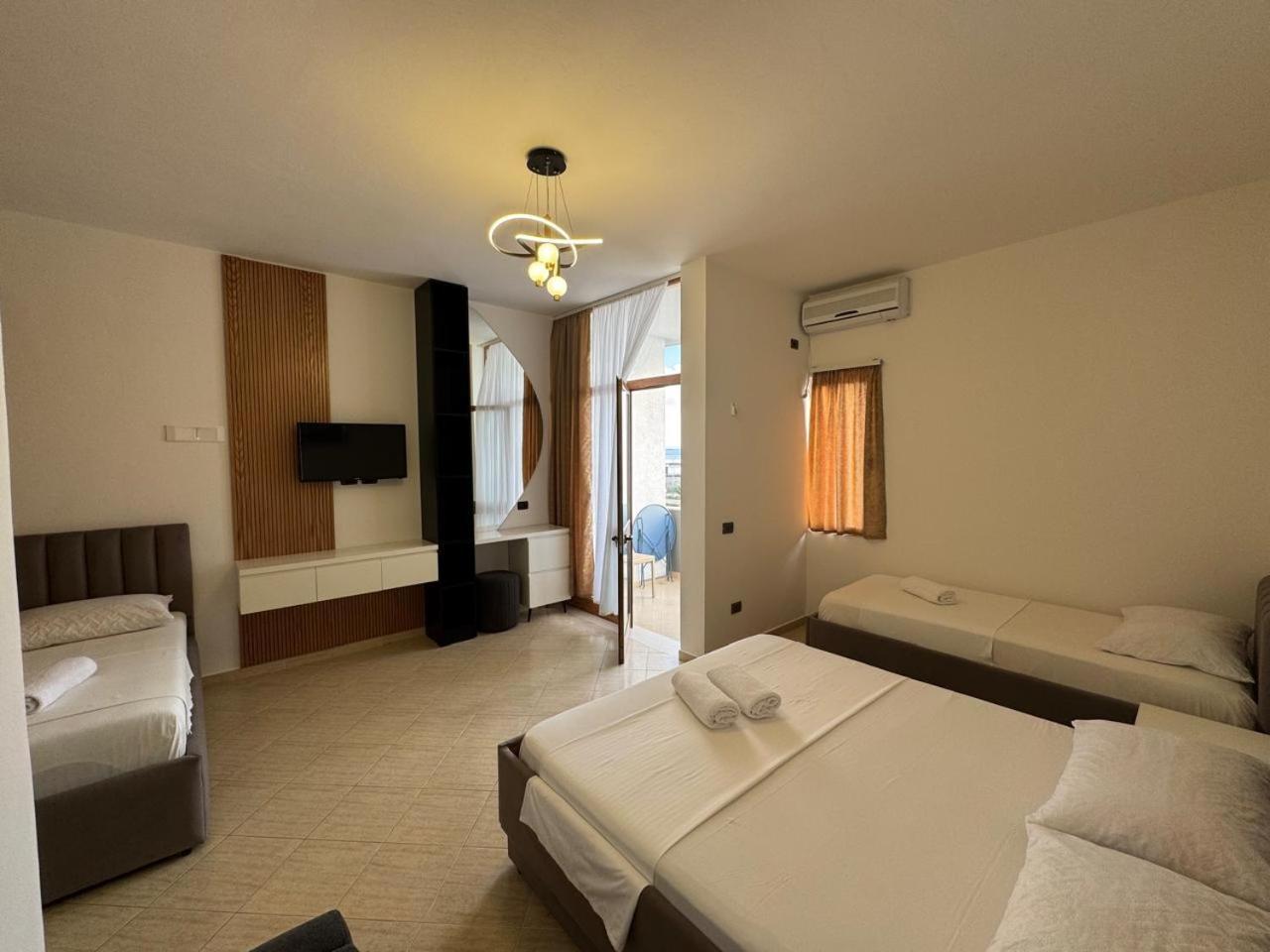 Eden Hotel Shëngjin Екстериор снимка