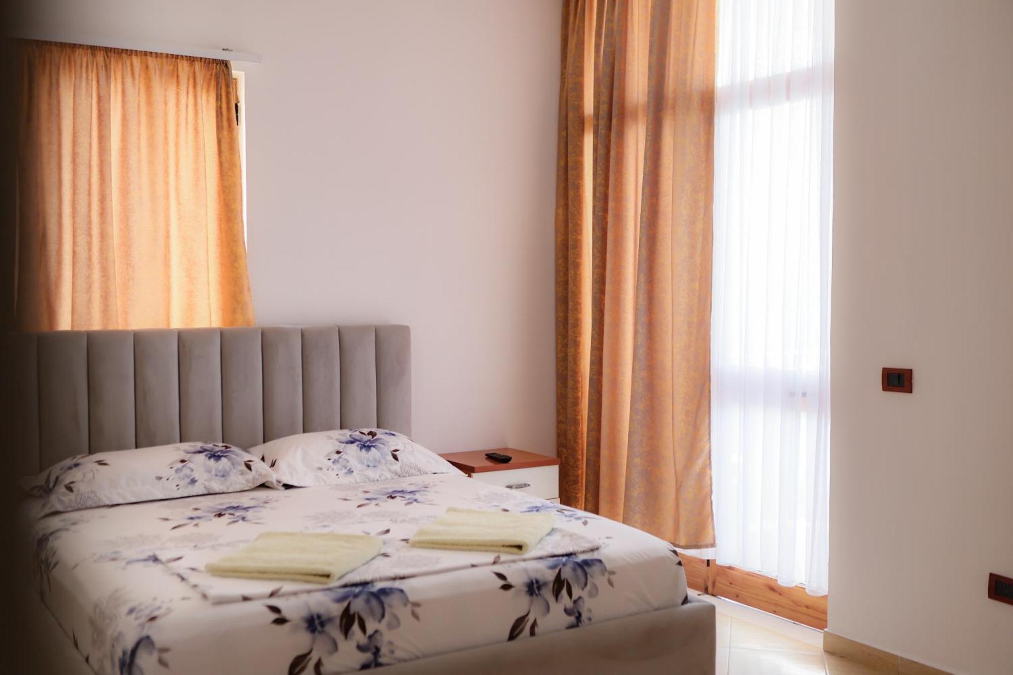 Eden Hotel Shëngjin Екстериор снимка