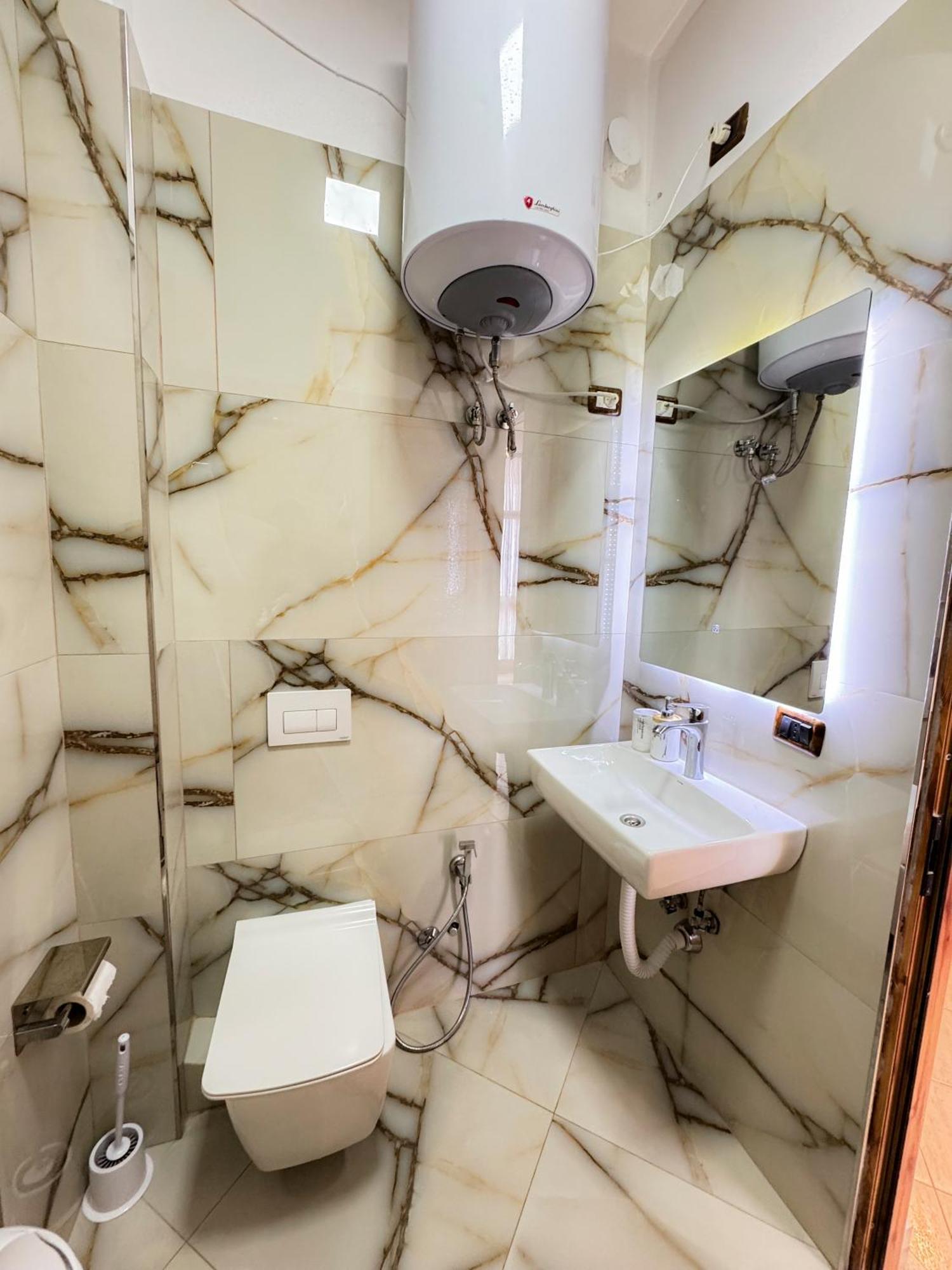 Eden Hotel Shëngjin Екстериор снимка