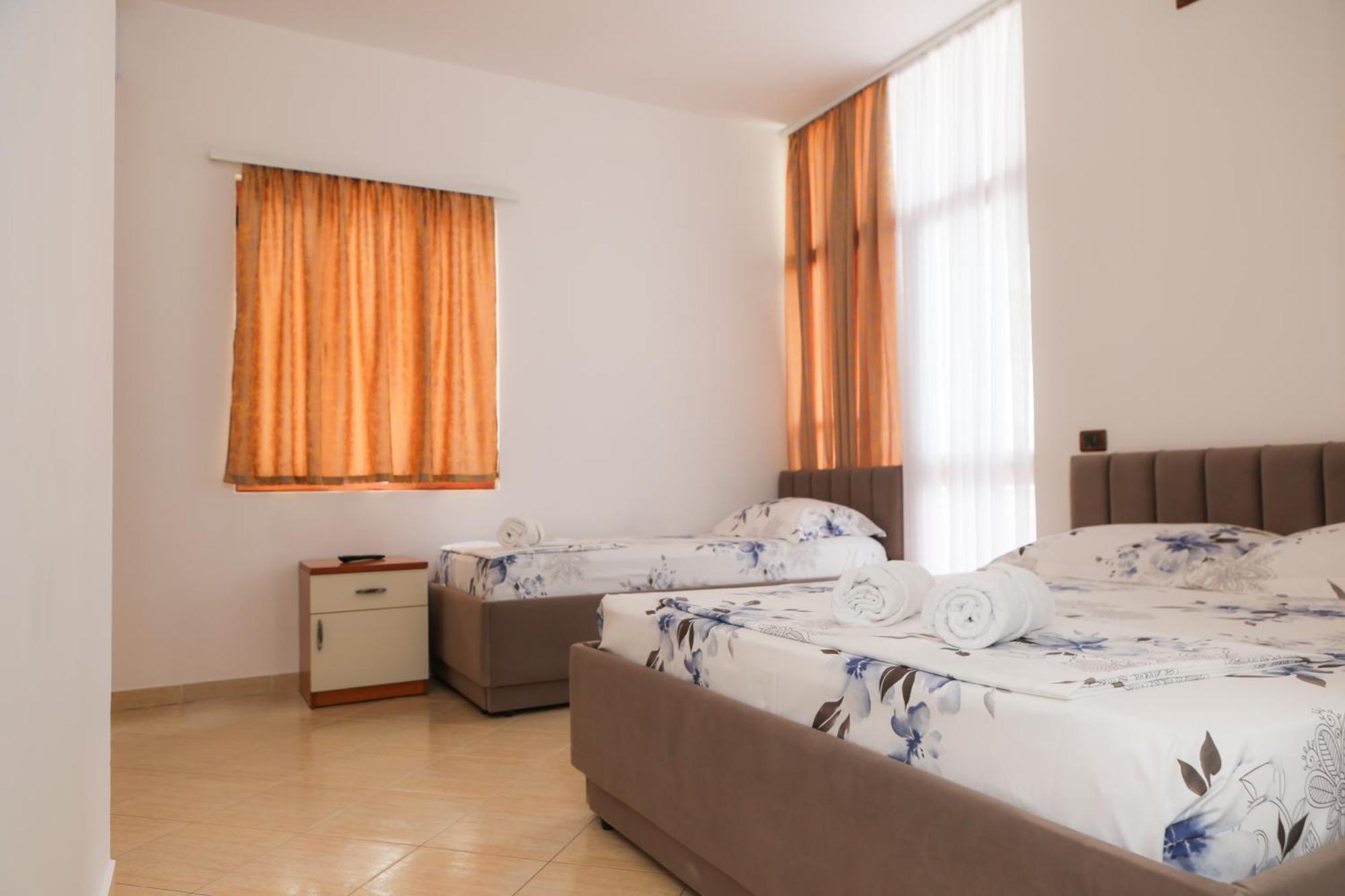 Eden Hotel Shëngjin Екстериор снимка