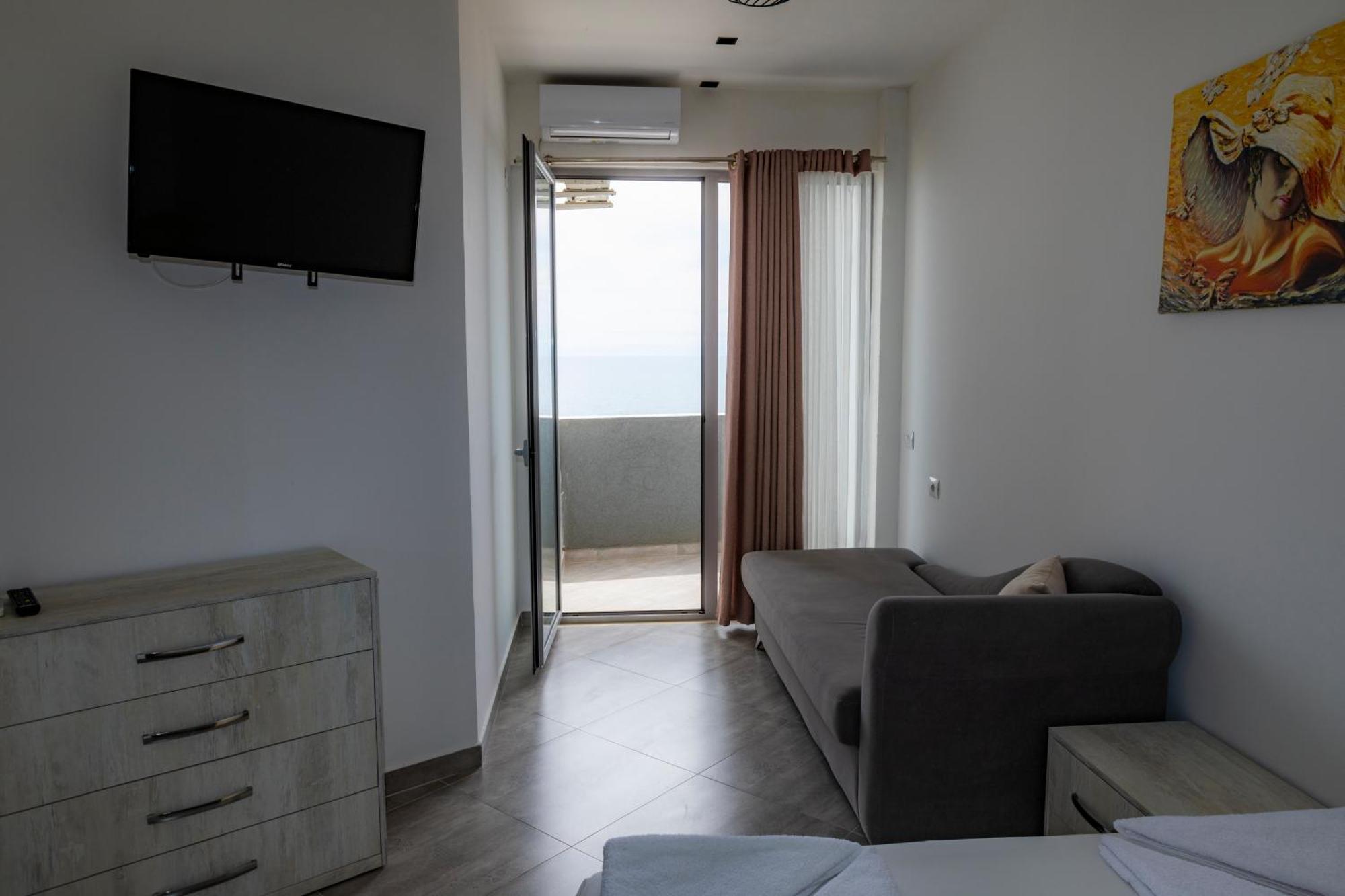 Eden Hotel Shëngjin Екстериор снимка