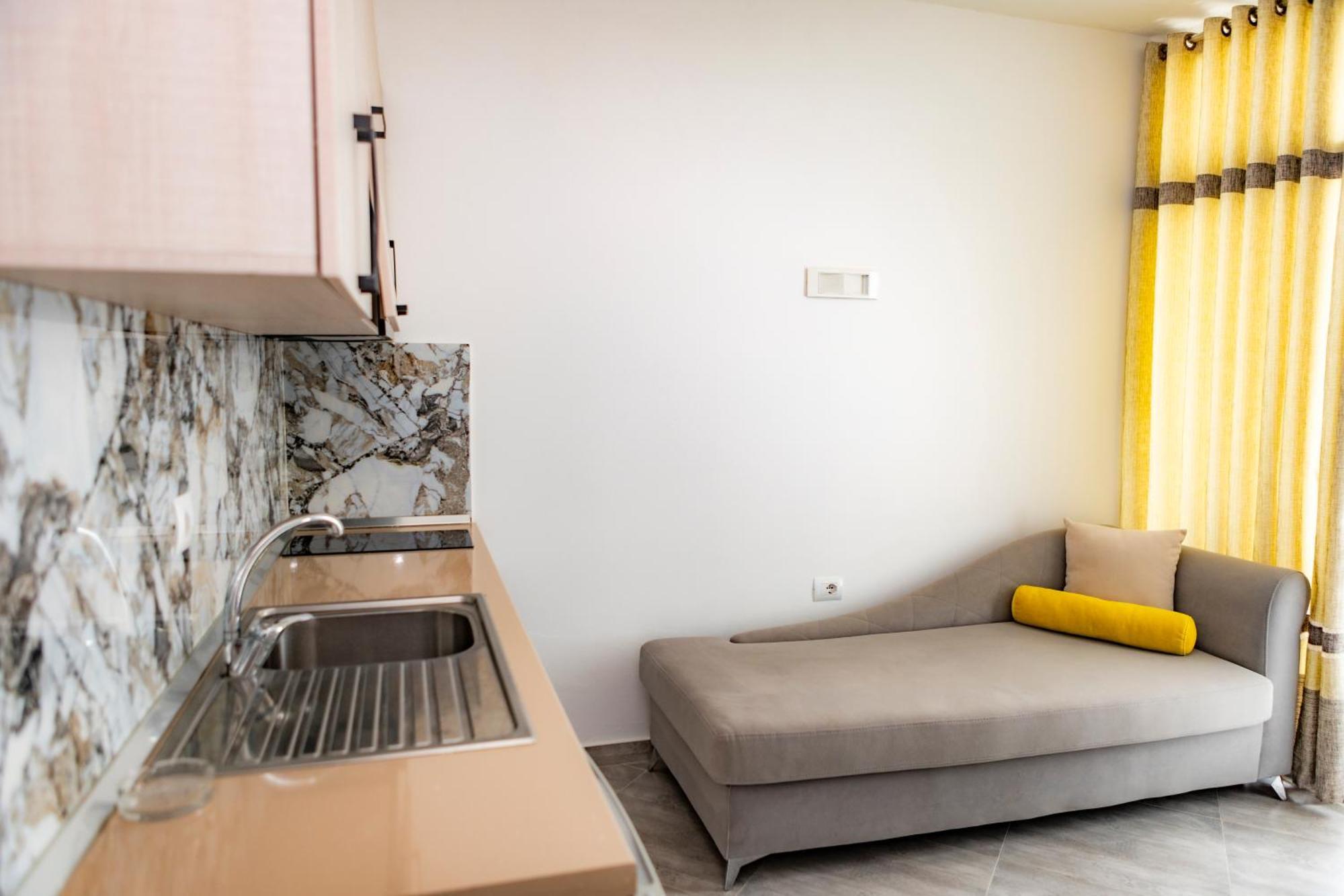 Eden Hotel Shëngjin Екстериор снимка