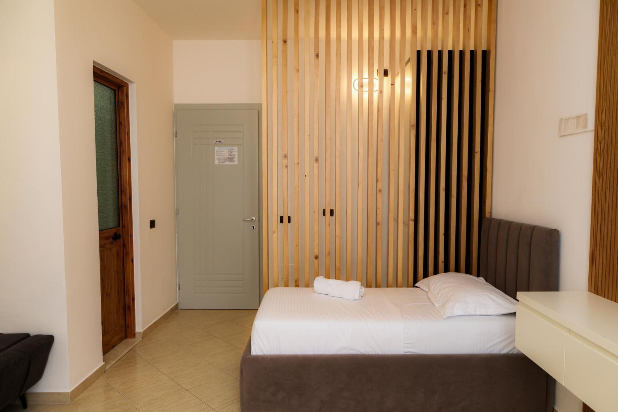 Eden Hotel Shëngjin Екстериор снимка